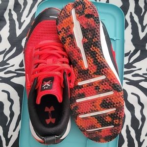 Under Arnour Tennis Shoes